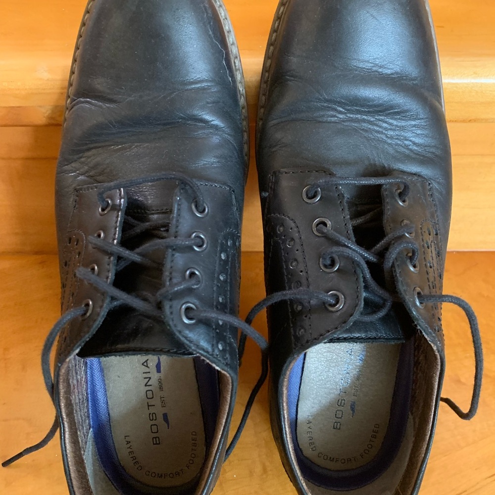 Bostonian Black Leather Oxfords